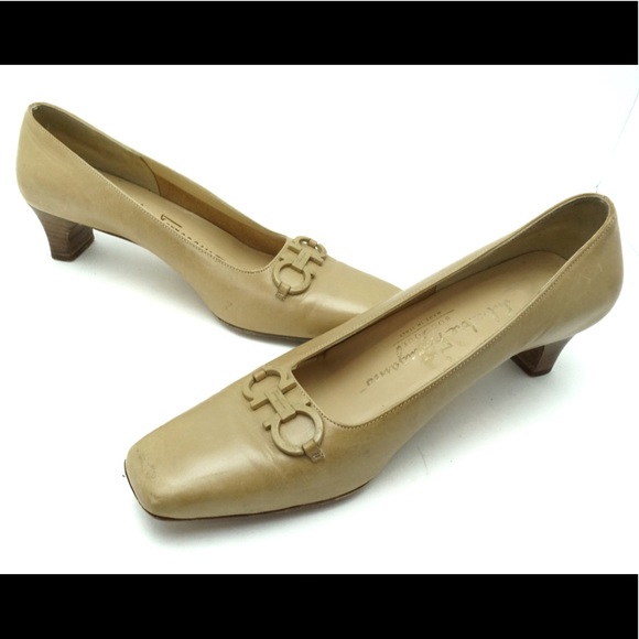 Salvatore Ferragamo nude flats size 4.5